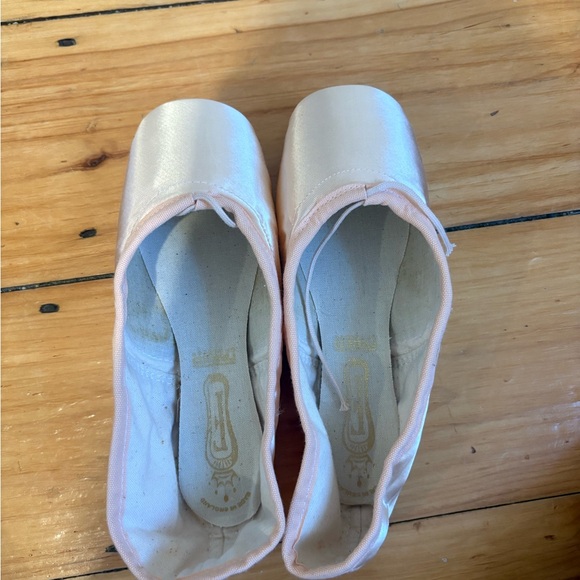 Maker V DV Freed Pointe Shoes - Picture 1 of 4